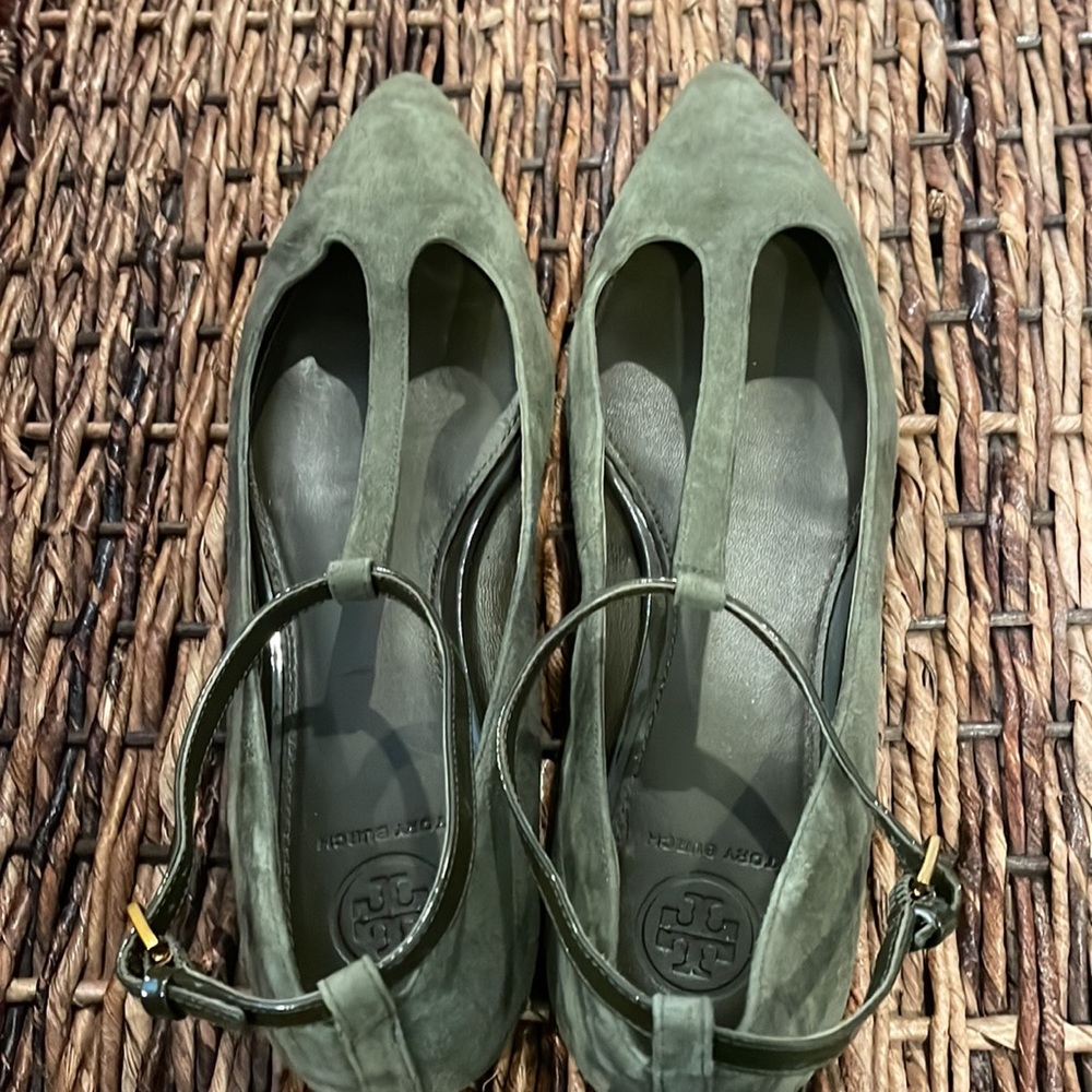 Tory Burch green suede flats 7.5